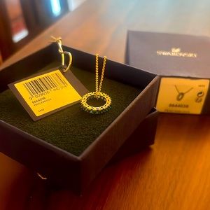 SWAROVSKI

Exalta pendant
Round cut, Green, Gold-tone plated